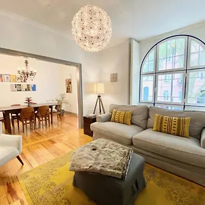 Apartment Luxury Vintage By Myplaceforyou, At The Centre Next To Marques De Pombal, Lissabon